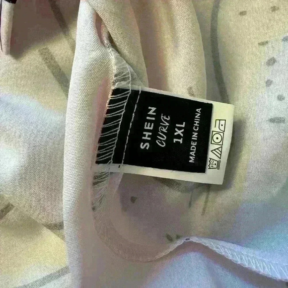 Cat print button up short sleeve shirt - women’s 1x - Picture 3 of 4